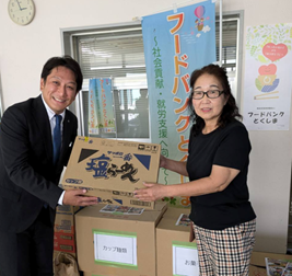 NTT西日本徳島支店様からの寄贈の様子