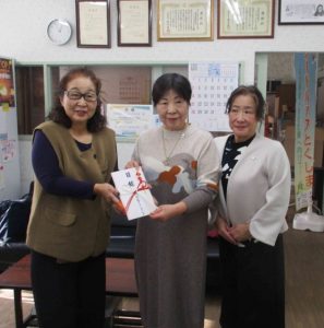 寄付金をいただいた様子②