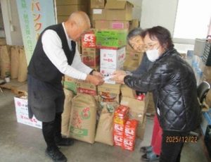 白鳩会様からのご支援の様子